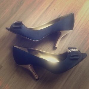Nina New York custom navy and gold heels